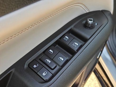 Used 2022 Jeep Compass Limited w/ Elite Group AWD/4WD image 13