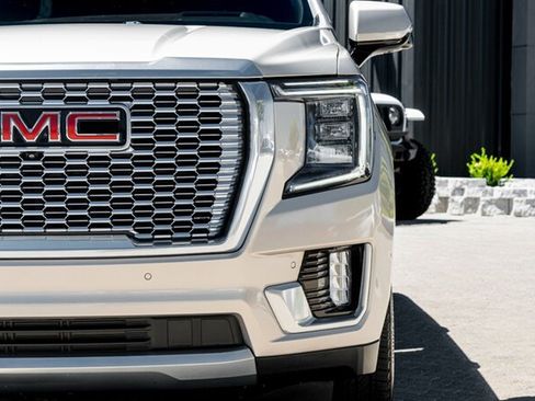 Used 2021 GMC Yukon Denali w/ Denali Ultimate Package AWD/4WD image 10