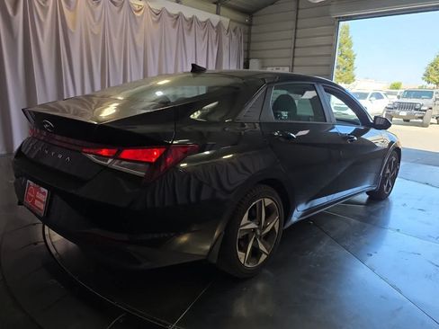 Used 2023 Hyundai Elantra SEL w/ Convenience Package FWD image 3