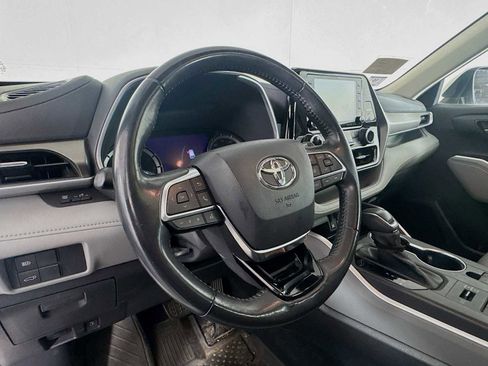 Used 2020 Toyota Highlander XLE image 12