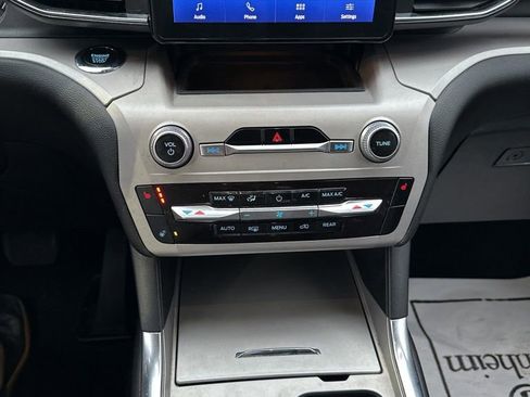 Used 2023 Ford Explorer XLT w/ Equipment Group 202A image 13