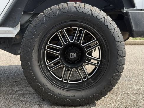 Used 2016 Jeep Wrangler Unlimited Sahara w/ Connectivity Group AWD/4WD image 33