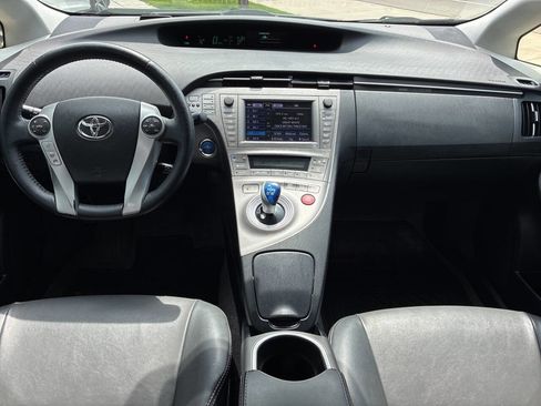 Used 2013 Toyota Prius Four w/ Deluxe Solar Roof Pkg FWD image 9