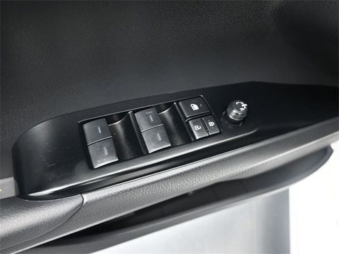 Used 2025 Toyota Camry SE w/ Convenience Package image 13