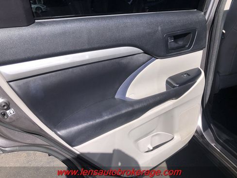 Used 2017 Toyota Highlander Plus image 16