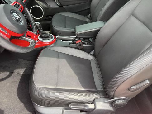 Used 2019 Volkswagen Beetle 2.0T SE FWD image 9