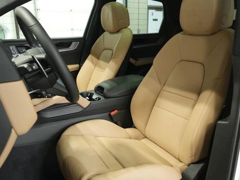 New 2026 Porsche Cayenne AWD/4WD image 5