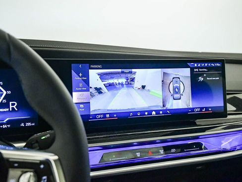 Certified 2025 BMW i7 eDrive50 w/ M Sport Package RWD image 23