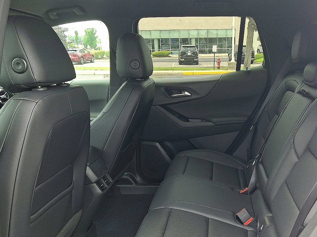 New 2027 Chevrolet Equinox LT w/ Convenience Package II FWD image 7