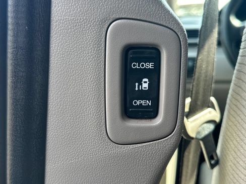 Used 2012 Honda Odyssey EX image 18
