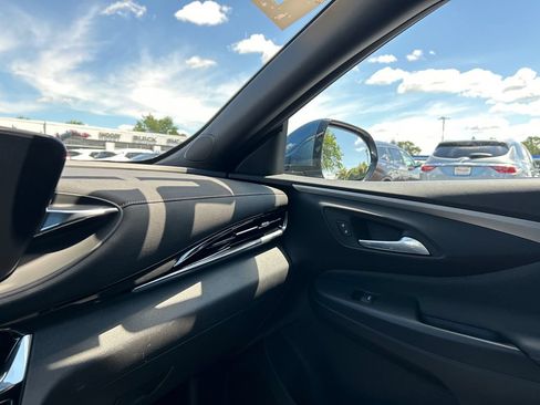 Certified 2025 Buick Envista Avenir FWD image 29
