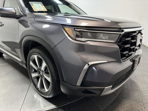 Certified 2024 Honda Pilot Touring image 3