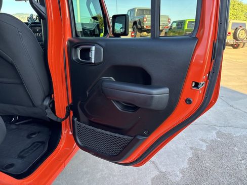 Used 2023 Jeep Gladiator Sport AWD/4WD image 21