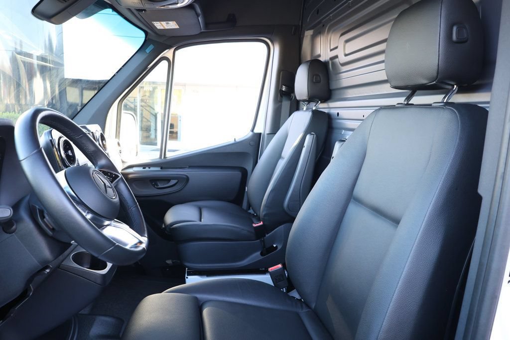 Used 2025 Mercedes-Benz Sprinter 2500 image 19