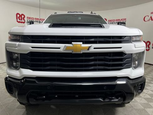 Used 2025 Chevrolet Silverado 2500 Custom w/ Custom Value Package AWD/4WD image 2