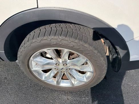 Used 2015 Ford Explorer XLT w/ Equipment Group 202A AWD/4WD image 7