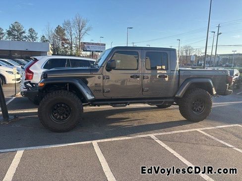 Used 2025 Jeep Gladiator Nighthawk image 3