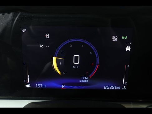 Certified 2025 Chevrolet Trax LT FWD image 23