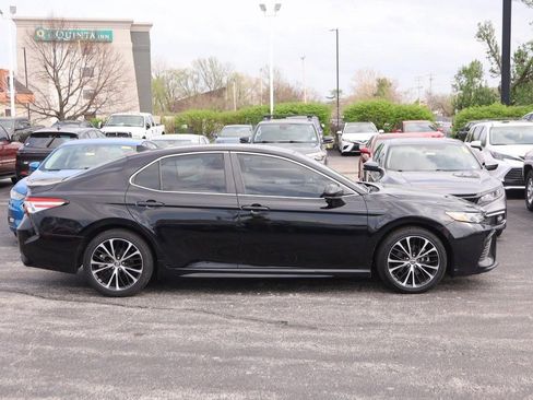 Used 2020 Toyota Camry SE image 5