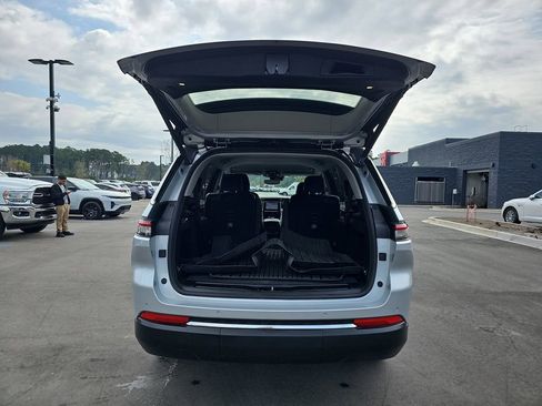 Used 2022 Jeep Grand Cherokee L Limited image 17