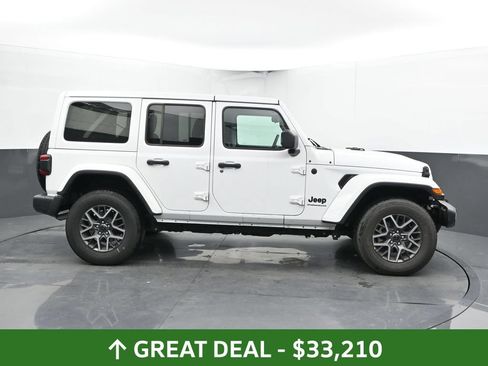 Used 2025 Jeep Wrangler Unlimited Sahara AWD/4WD image 5