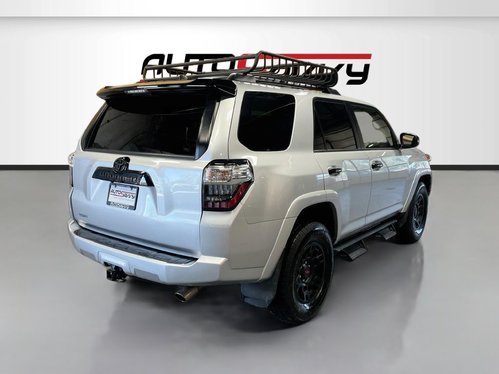 Used 2021 Toyota 4Runner Venture w/ Moonroof Package AWD/4WD image 7