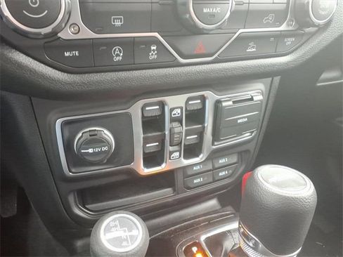 Used 2025 Jeep Gladiator Sport image 19