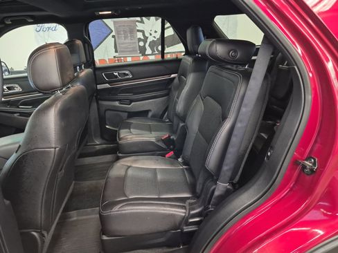 Used 2017 Ford Explorer Limited w/ Equipment Group 301A FWD image 16