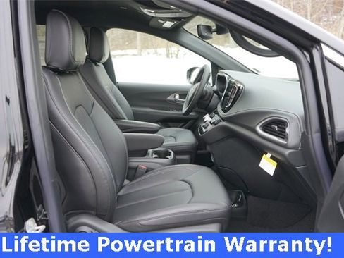 New 2026 Chrysler Pacifica Select image 33