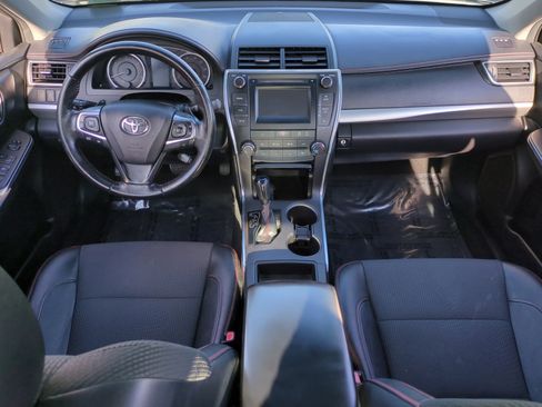 Used 2016 Toyota Camry SE image 10