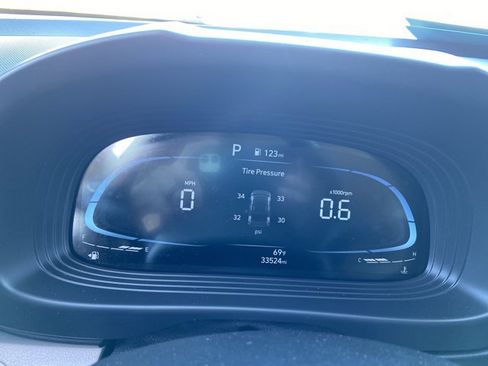 Used 2024 Hyundai Venue SEL image 21