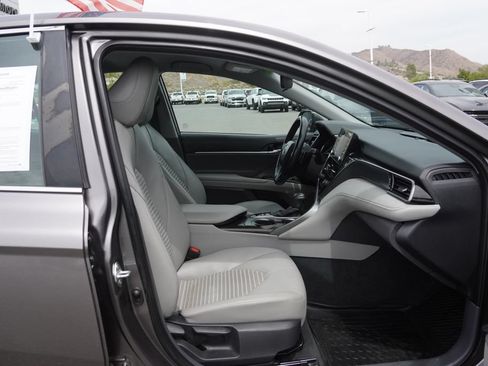 Used 2022 Toyota Camry SE w/ Cold Weather Package FWD image 31
