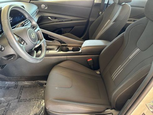 Used 2025 Hyundai Elantra SEL FWD image 27