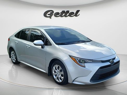 Certified 2025 Toyota Corolla LE FWD image 3
