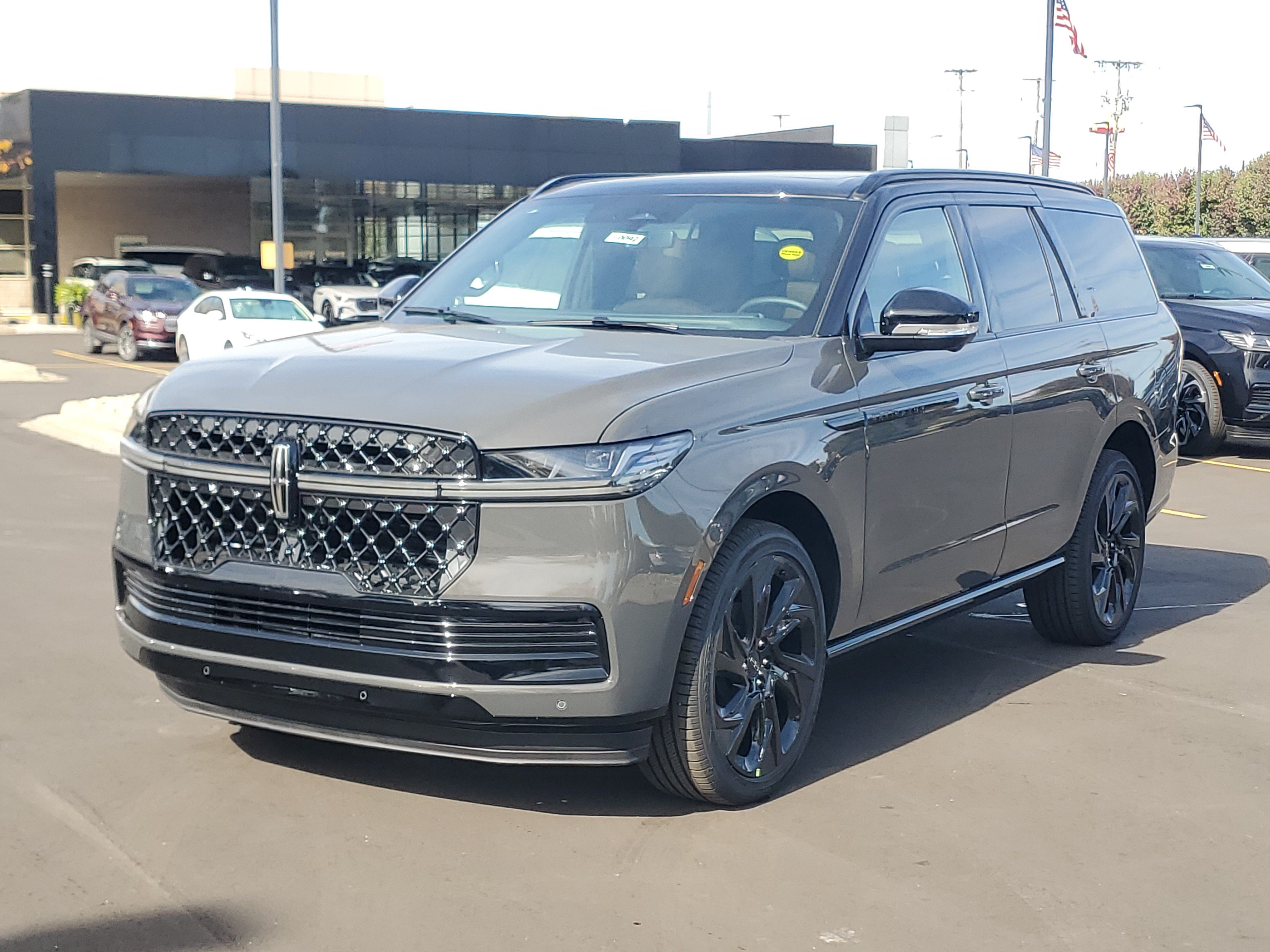 New 2027 Lincoln Navigator Black Label AWD/4WD image 2