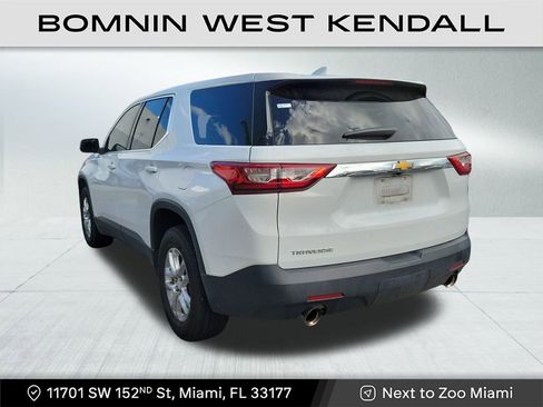 Used 2021 Chevrolet Traverse LS image 2