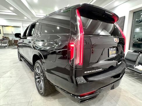 Used 2023 Cadillac Escalade ESV Sport image 5