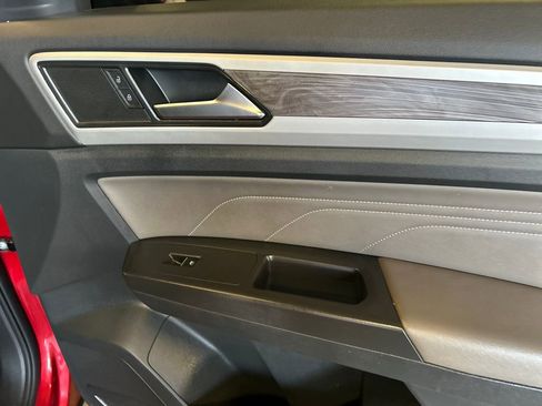 Used 2022 Volkswagen Atlas Cross Sport SE w/ Panoramic Sunroof Package image 34