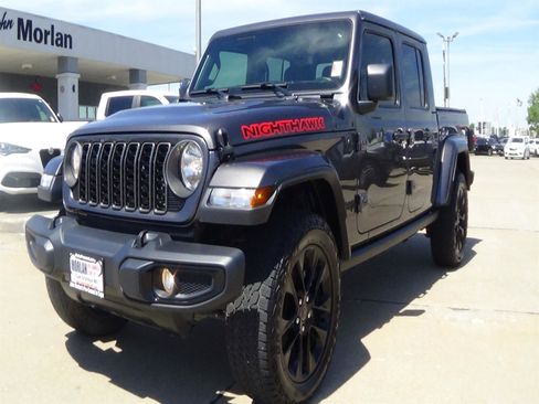 Certified 2024 Jeep Gladiator Sport AWD/4WD image 2