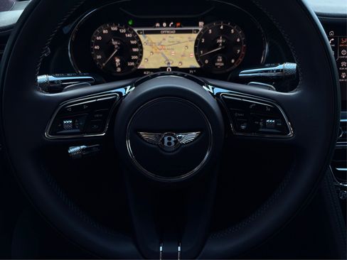 Used 2023 Bentley Flying Spur V8 image 19