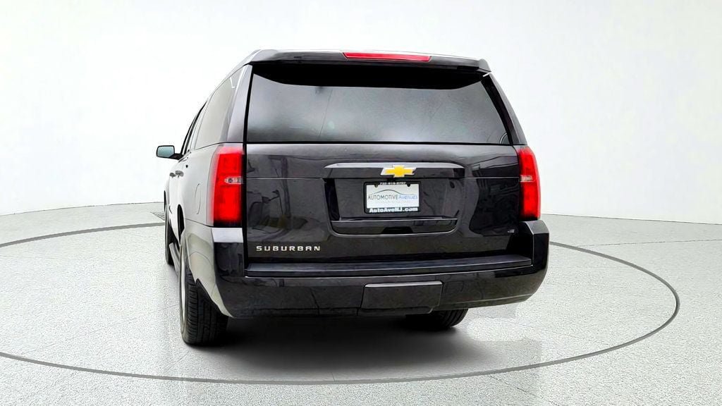 Used 2018 Chevrolet Suburban LT w/ Luxury Package AWD/4WD image 6