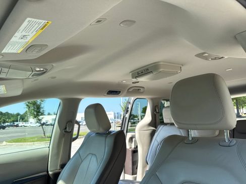 Used 2019 Chrysler Pacifica Touring-L w/ Advanced Safetytec Group FWD image 30