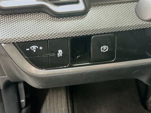Used 2025 Kia Sportage LX AWD/4WD image 17