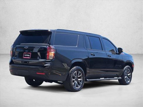 Used 2023 Chevrolet Suburban Z71 w/ Luxury Package AWD/4WD image 8