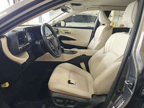 Used 2024 Toyota Crown AWD/4WD image 3