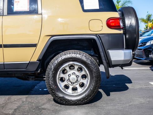 Used 2012 Toyota FJ Cruiser 4WD w/ Convenience Pkg image 9