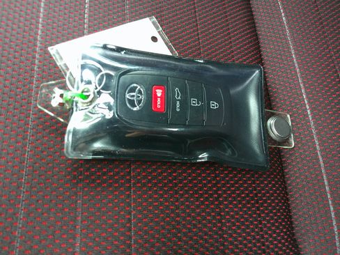 Used 2025 Toyota Corolla SE image 37