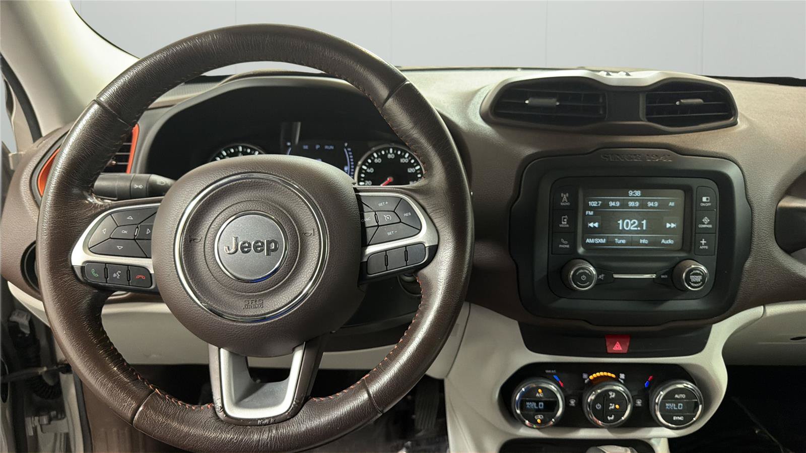 Used 2017 Jeep Renegade Latitude w/ Popular Equipment Group FWD image 20
