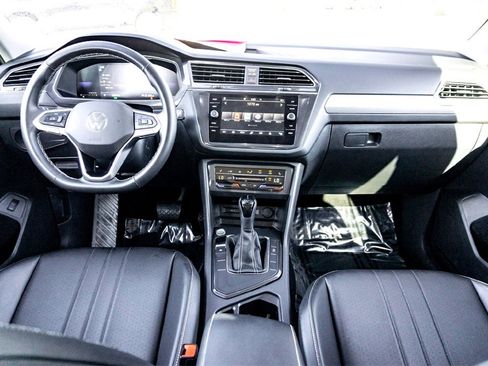 Used 2024 Volkswagen Tiguan SE image 29