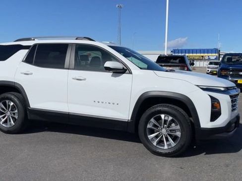 Used 2025 Chevrolet Equinox LT w/ Convenience Package II image 3